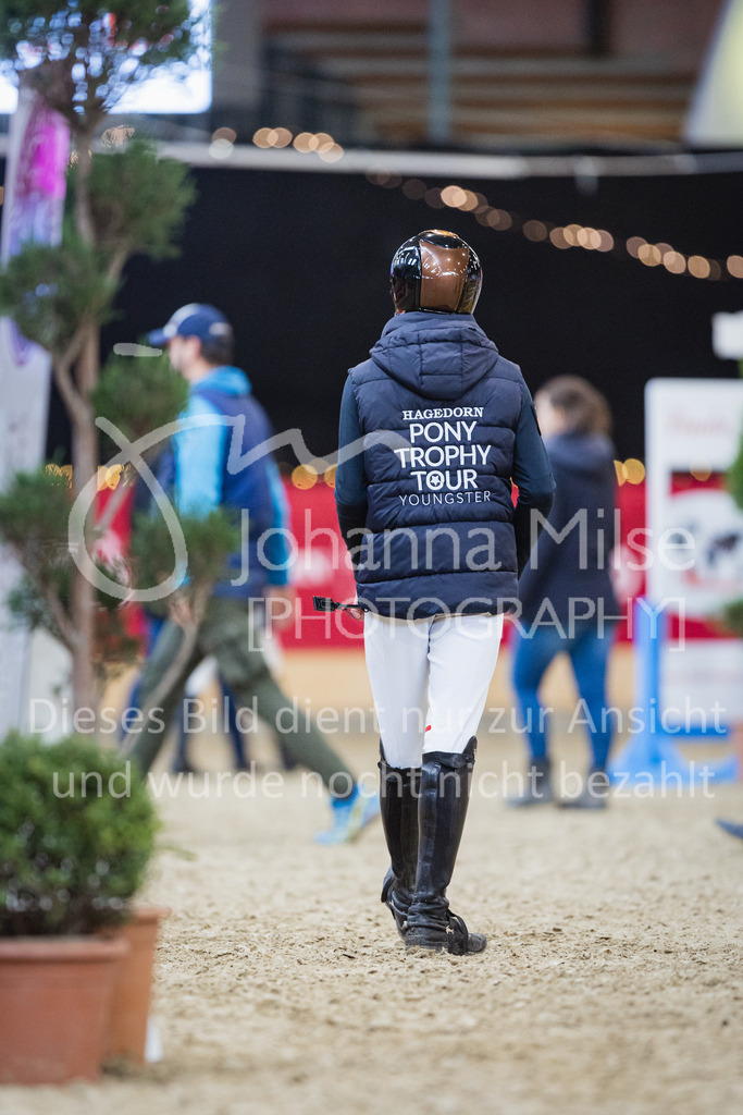 221127_Winterfestival_L-Spr_HPTTY-220 | Deine schönsten Turniermomente als professionelle Fotos! Entdecke hochwertige Pferdesport-Fotografie im Online-Shop. Jetzt Fotos finden & bestellen!