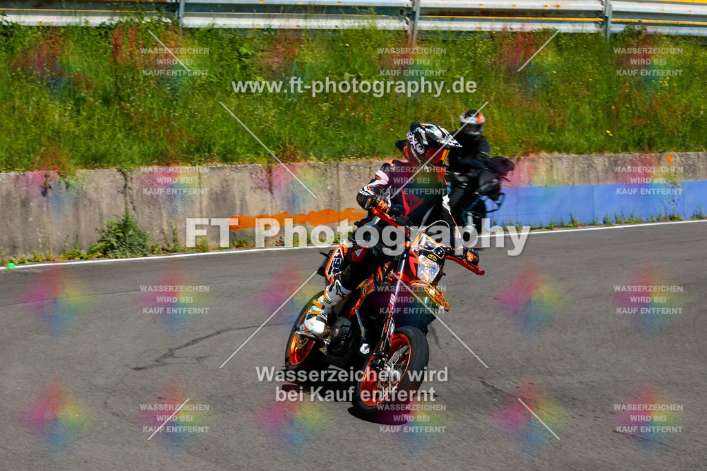 Moto-TeamOBK-22512 | Hier findet Ihr Bilder von Touristenfahrten auf der Nürburgring Nordschleife oder von anderen Veranstaltungen die ich besucht habe. Viel Spass beim Durch Schauen 