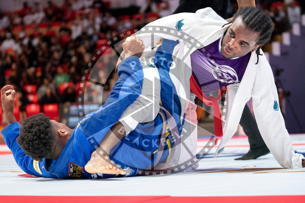 20231108PBB1231 | Fighters compete during the AJP World Professional Championship in the Mubadala Arena in Abu Dhabi, Arab United Emirates, on November 8, 2023.