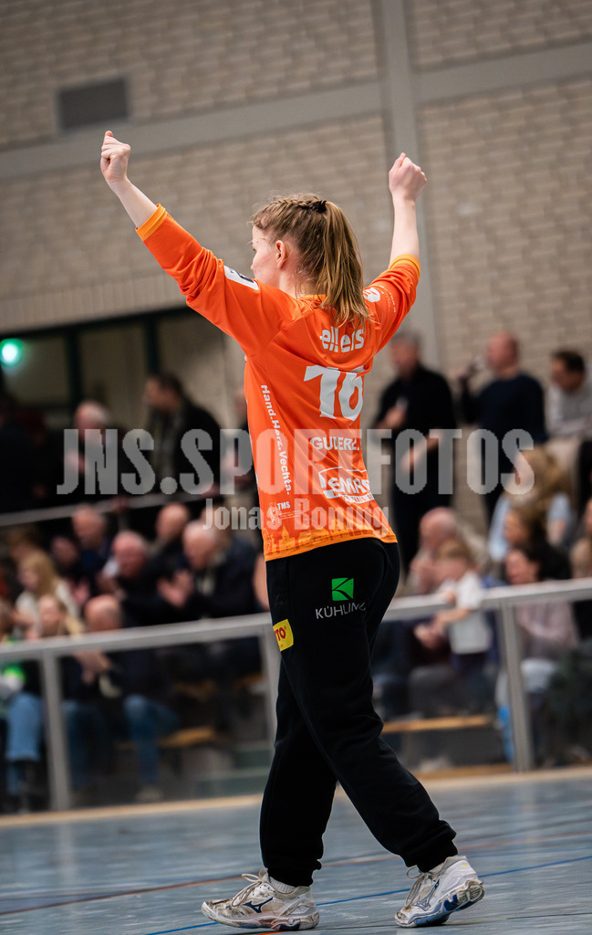 Handball I Frauen I Saison 2025-2026 I 3. Liga Staffel Nord I 13. Spieltag I SC SFN Vechta -Buxtehuder SV II-57 | Madita Guderle (16, SC SFN Vechta) Freude über das Tor des Teams - Realisiert mit Pictrs.com