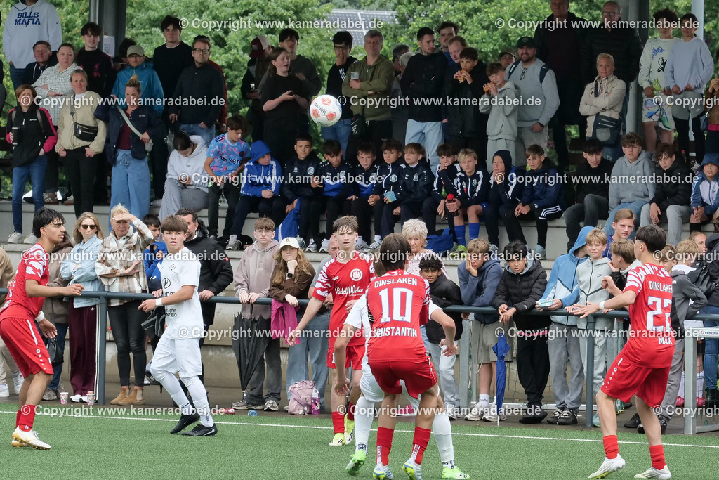 Fußball : C-Junioren : Aufstieg Regionalliga West : SUS 09 Dinslaken - Vfb 03 Hilden am 04.06.2026 in Dinslaken | Fußball : C-Junioren : Aufstieg Regionalliga West : SUS 09 Dinslaken (rotr Trikots)- Vfb 03 Hilden (weiße Trikots) am 04.06.2026 in Dinslaken - Realisiert mit Pictrs.com