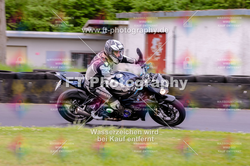 MotoTeamVBK-20656 | Hier findet Ihr Bilder von Touristenfahrten auf der Nürburgring Nordschleife oder von anderen Veranstaltungen die ich besucht habe. Viel Spass beim Durch Schauen 