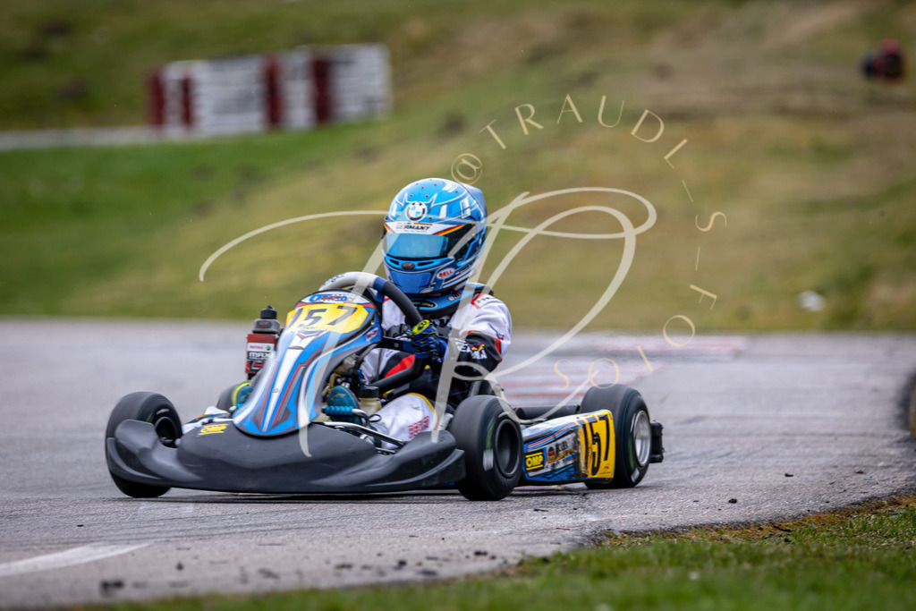 c997ef28b8b44c36b31d6580f0520e81 | traudl_s_fotos