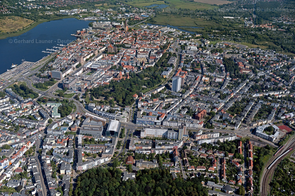 4061996 | ROSTOCK 08.09.2021 Altstadtbereich und Innenstadtzentrum in Rostock im Bundesland Mecklenburg-Vorpommern, Deutschland. // Old Town area and city center in Rostock in the state Mecklenburg - Western Pomerania, Germany. Foto: Gerhard Launer