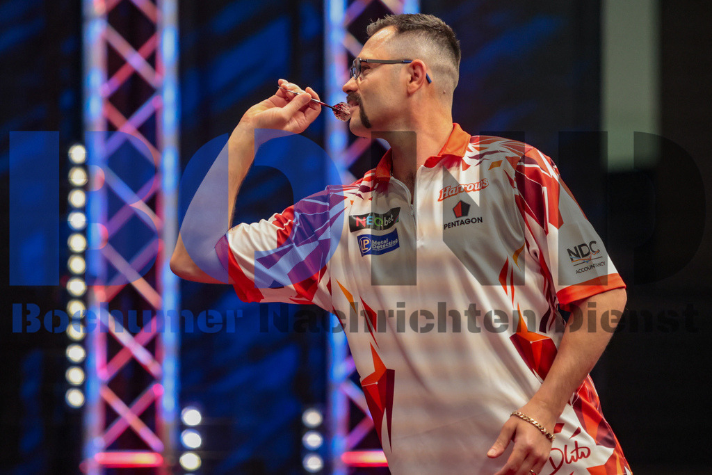 PDC European Darts Open 2024 | {headline}(Foto: Sebastian Sendlak / BOND) - Realisiert mit Pictrs.com