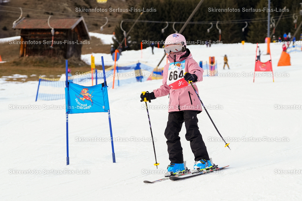 SRF_02.01.2026_1180 | Skirennfotos,Serfaus,Fiss,Ladis,Kinderskirennen,Winter,Tirol,Oberland,skirace,SFL,feelfree,weil wir's genießen,ski,Ski,skifahren,Sonnenplateau, - Realisiert mit Pictrs.com
