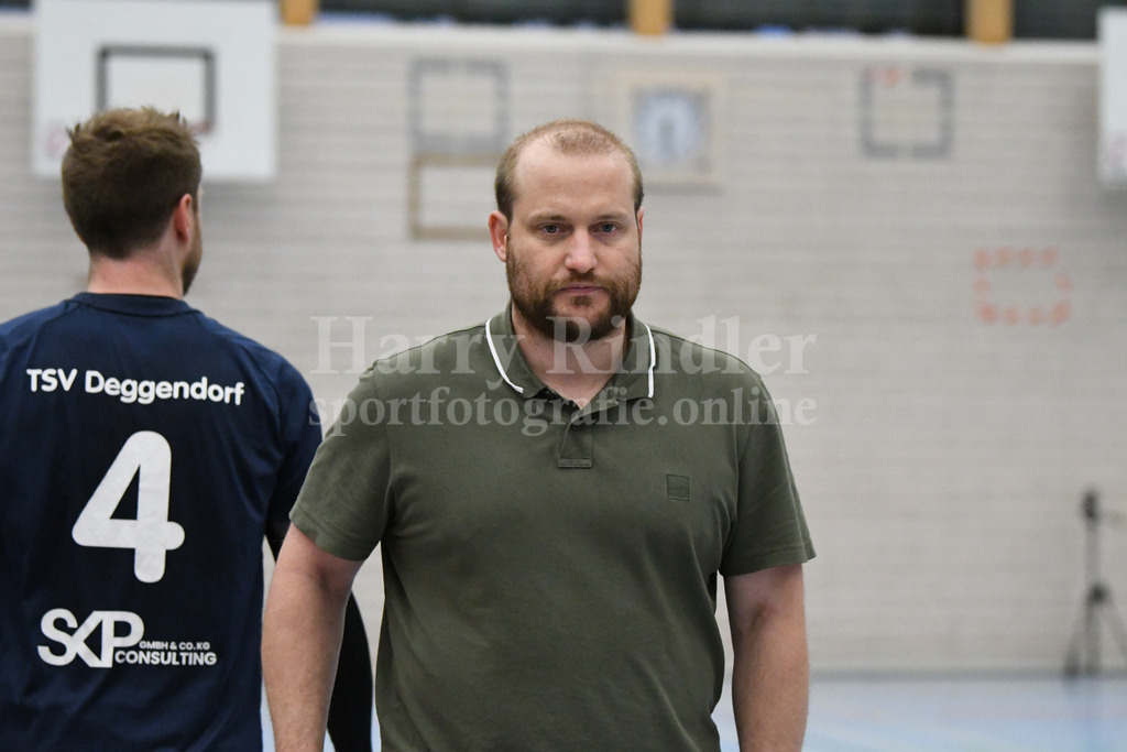 TSV 1861 Deggendorf : MTV München II | Sebastian Schwarz  (Spielertrainer TSV Deggendorf Volleyball) - Realisiert mit Pictrs.com
