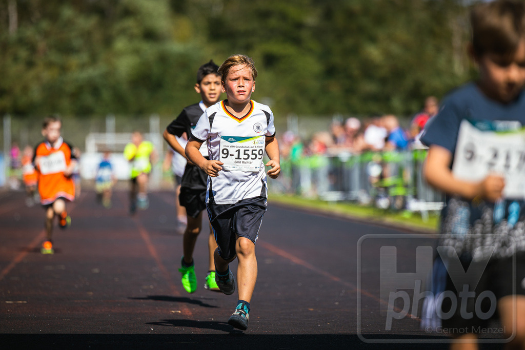 16. Hoywoj-CityLauf im Sportforum Hoyerswerda - 16.09.2023 | 1km VBH-Grundschul-Lauf 2. Klassen - Realisiert mit Pictrs.com
