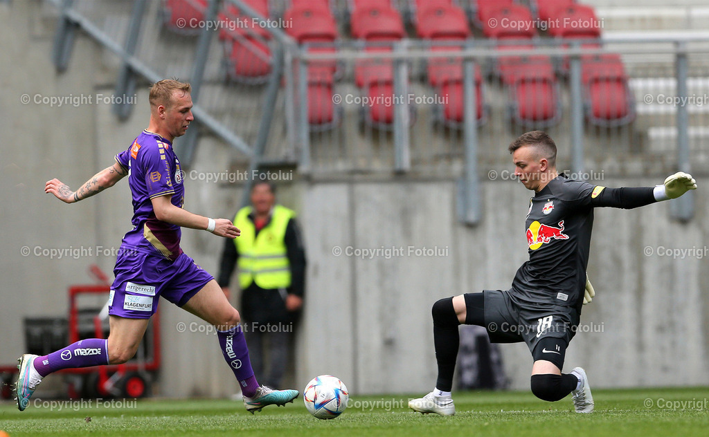 ALUI_02042023_08 | SPORT,FUSSBALL,ADMIRAL BUNDESLIGA AUSTRIA KLAGENFURT-REDBULL SALZBURG 02.04.2023 IM BILD:FLORIAN JARITZ (KLAGENFURT) UND  PHILIPP KOEHN  (RED BULL SALZBURG) FOTO:FOTOLUI/MW