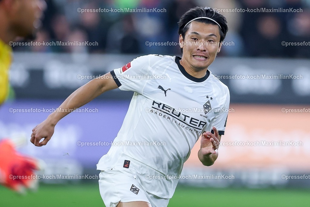 BMG05102502174 | 05.10.2025, Fußball, Borussia Mönchengladbach - SC Freiburg, 1. Fußball Bundesliga, Borussia-Park, Saison 2025 2026: Shuto Machino (Borussia Mönchengladbach #18) DFB regulations prohibit any use of photographs as image sequences and or quasi-video.