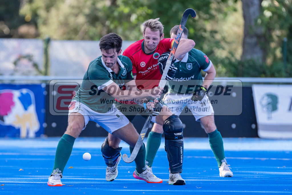 HK_20231007_105230 | 1.Bundesliga Herren Crefelder HTC - Uhlenhorst Mülheim am 7.10.2023 CHTC, Krefeld , Lukas Windfeder ( UHlenhorst Mülheim ) , Niklas Wellen ( Crefelder HTC 10 )