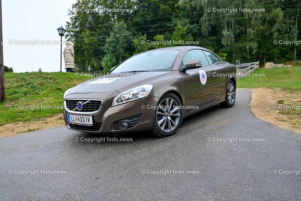Frauen fuer Frauen_ Charity Oldtimerfahrt_ 04.10.2025-220 | 04.10.2025, Linz, AUT, Oldtimer Charity im Bild Frauen fuer Frauen Oldtimerfahrt, Teilnehmer©Harald Dostal / fodo.media