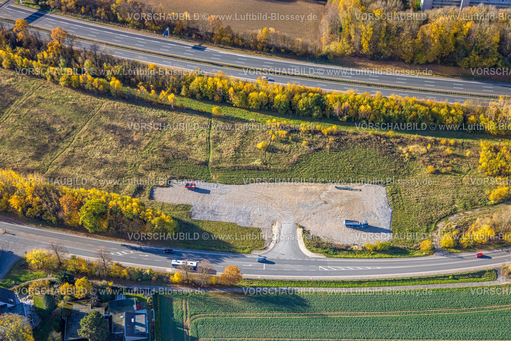 Hagen251103581 | Luftbild, Parkplatz und Baustelle zwischen Haßleyer Straße und Autobahn A45 Höhe Raiffeisenstraße, herbstliche Bäume, Emst, Hagen, Ruhrgebiet, Nordrhein-Westfalen, Deutschland