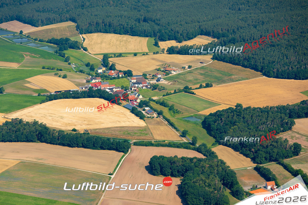 Das Luftbild zeigt : Reumannswind Wachenroth - Die Luftaufnahme wurde 2023 vom UL-Flugzeug aus erstellt ( keine Drohne ) - Hochauflösende Luftaufnahme - Für grossformatige Ausdrucke geeignet. Die Geschenkidee !Mit Lizenz und Bildrechte bestellbar