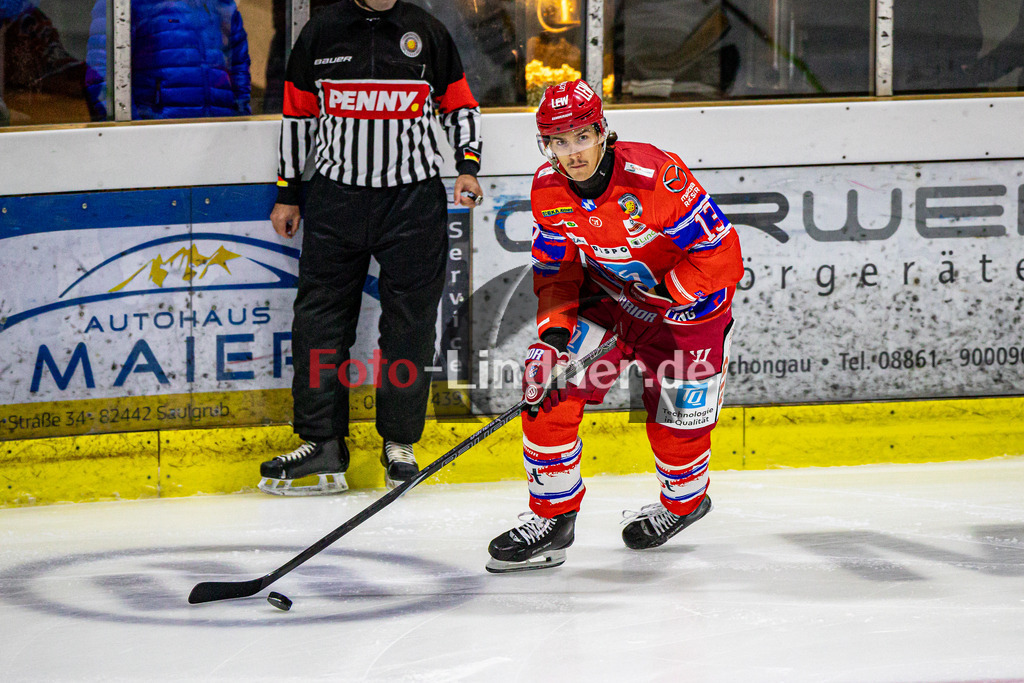 EC Peiting vs EV Füssen | Eishockey Oberliga Süd Vorrunde 2024/2025, EC Peiting vs EV Füssen, 20241002,Christian HANKE (ECP 13) in Aktion, Freisteller,2024-10-02 in Peiting (Eisstadion)Christian HANKE (ECP 13)Copyright: WolfgangxLindner foto-lindner.de