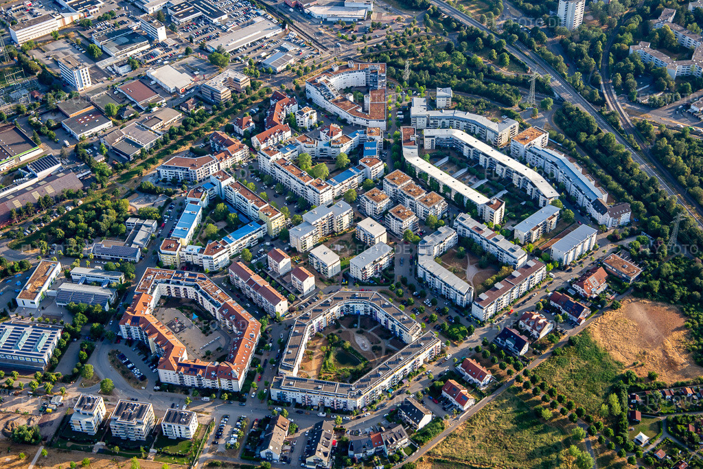 Luftbild: Ida-Dehmel-Ring im Ortsteil Käfertal in Mannheim im Bundesland Baden-Württemberg in Deutschland. Foto: IMG_136959.jpg vom 24.06.2023 durch Werner Riehm/FLY-FOTO.de