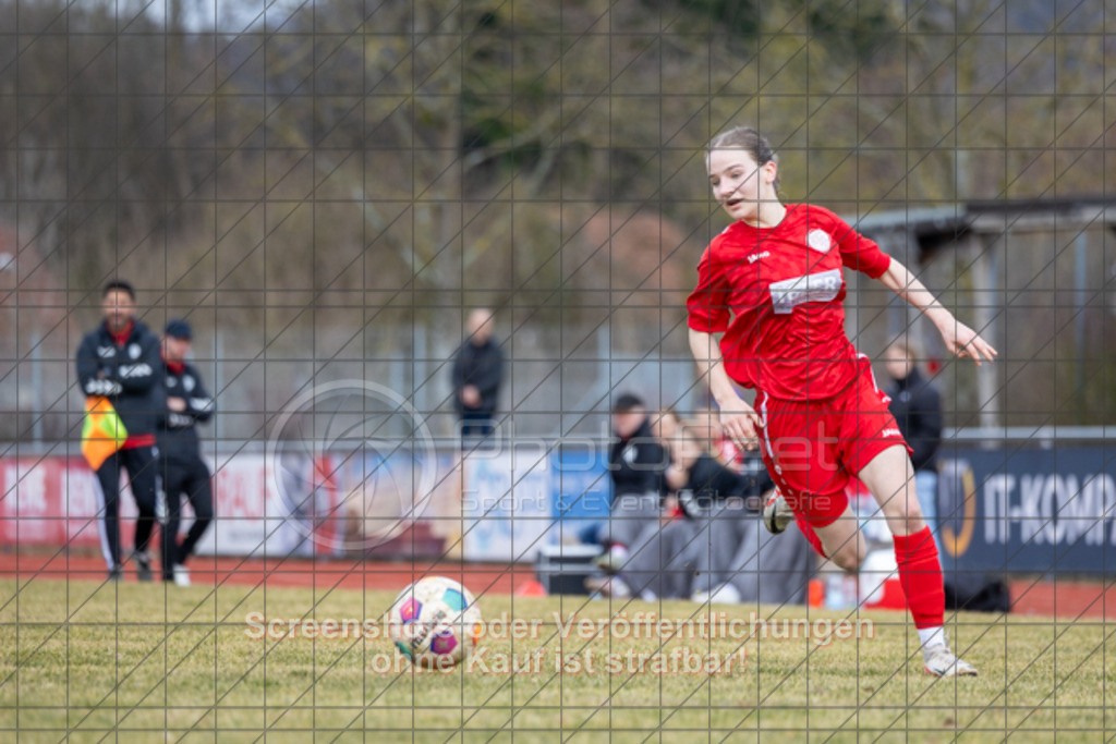 20250223_133229_0186 | #,1.FC Donzdorf (rot) vs. TSV Tettnang (schwarz), Fussball, Frauen-WFV-Pokal Achtelfinale, Saison 2024/2025, Rasenplatz Lautertal Stadion, Süßener Straße 16, 73072 Donzdorf, 23.02.2025 - 13:00 Uhr,Foto: PhotoPeet-Sportfotografie/Peter Harich