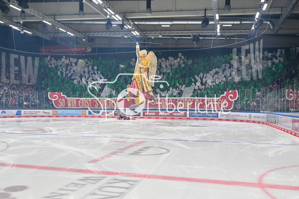 Augsburger Panther - Kölner Haie | Die Fans der Augsburger Panther haben eine Choreo vorbereitet / Ultras / Fans / Zuschauer / Symbolbild / Choreographie / DEL: Augsburger Panther - Kölner Haie, Curt Frenzel Stadion am 29.09.2024