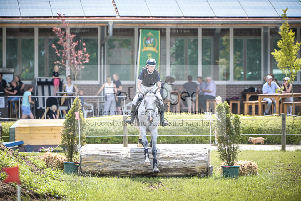 DOS_6211 | Entdecke hochwertige Reitturnierfotos von Foto Oger. Professionell, emotional und authentisch – jetzt Lieblingsmomente im Shop bestellen. - Realisiert mit Pictrs.com