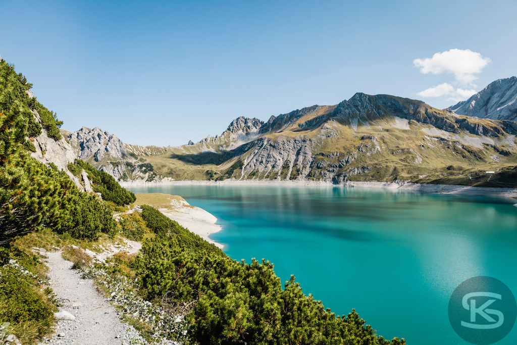 Lünersee im Brandnertal – Alpiner Bergsee in Vorarlberg | Der Lünersee im Brandnertal zählt zu den schönsten Bergseen der Alpen. Kristallklares türkisfarbenes Wasser vor beeindruckender Bergkulisse – professionelle Landschaftsfotografie aus Vorarlberg von Stefan Kuhn. - Realisiert mit Pictrs.com