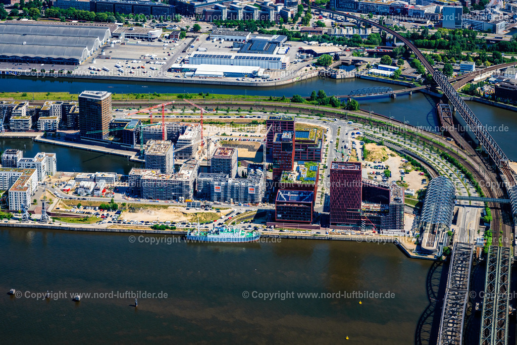 Hamburg_Baakenhafen_Hafencity_ELS_0344200625 | HAMBURG 16.06.2025 Baustellen für Wohn- und Geschäftshäuser im Baakenhafen entlang der der Baakenallee in der HafenCity in Hamburg, Deutschland. Weiterführende Informationen bei: AUG. PRIEN Bauunternehmung (GmbH & Co. KG),  BVE Bauverein der Elbgemeinden eG,  Baugenossenschaft Hamburger Wohnen eG,  Johann Daniel Lawaetz-Stiftung,  Richard Ditting GmbH & Co. KG,  bof architekten,  florian krieger - architektur und städtebau gmbh. // Construction sites for residential and commercial buildings in the Baakenhafen along the Baakenallee in HafenCity in Hamburg, Germany. Further information at: AUG. PRIEN Bauunternehmung (GmbH & Co. KG),  BVE Bauverein der Elbgemeinden eG,  Baugenossenschaft Hamburger Wohnen eG,  Johann Daniel Lawaetz-Stiftung,  Richard Ditting GmbH & Co. KG,  bof architekten,  florian krieger - architektur und staedtebau gmbh. Foto: Martin Elsen