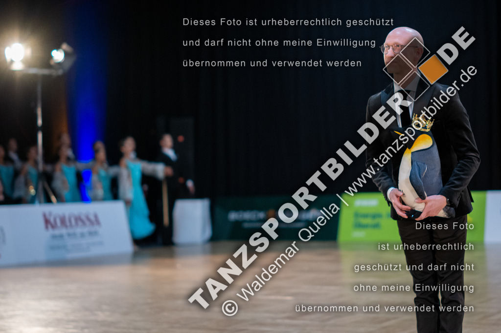 20250118-11230 | Hier finden Sie Tanz Bilder vom Latein und Standard Formationen tanzen. Sportbilder vom Tanzsport. Schöne Fotos und von Weltmeisterschaft, Europameisterschaft, Bundesliga, Regionalliga, Oberliga und Landesliga sowie von GOC Stuttgart, DanceComp, WM Bremen