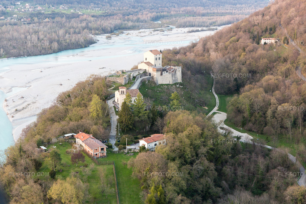 Aerial view: View of the town in San Pietro in the state Friuli Venezia Giulia, Italy. – Photo: IMG_105603.jpg taken on 04/07/2018 by Werner Riehm/FLY-FOTO.com – Resolution of the original: 5472 x 3648 px