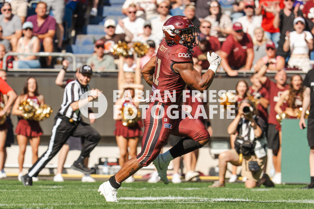 GER Rhein Fire vs. Raiders Tirol, Football, European League of Football, Spieltag 12, Saison 2025, 10.08.2025 | GER Rhein Fire vs. Raiders Tirol, Football, European League of Football, Spieltag 12, Saison 2025, 10.08.2025Foto: Fabian Friese - Realisiert mit Pictrs.com