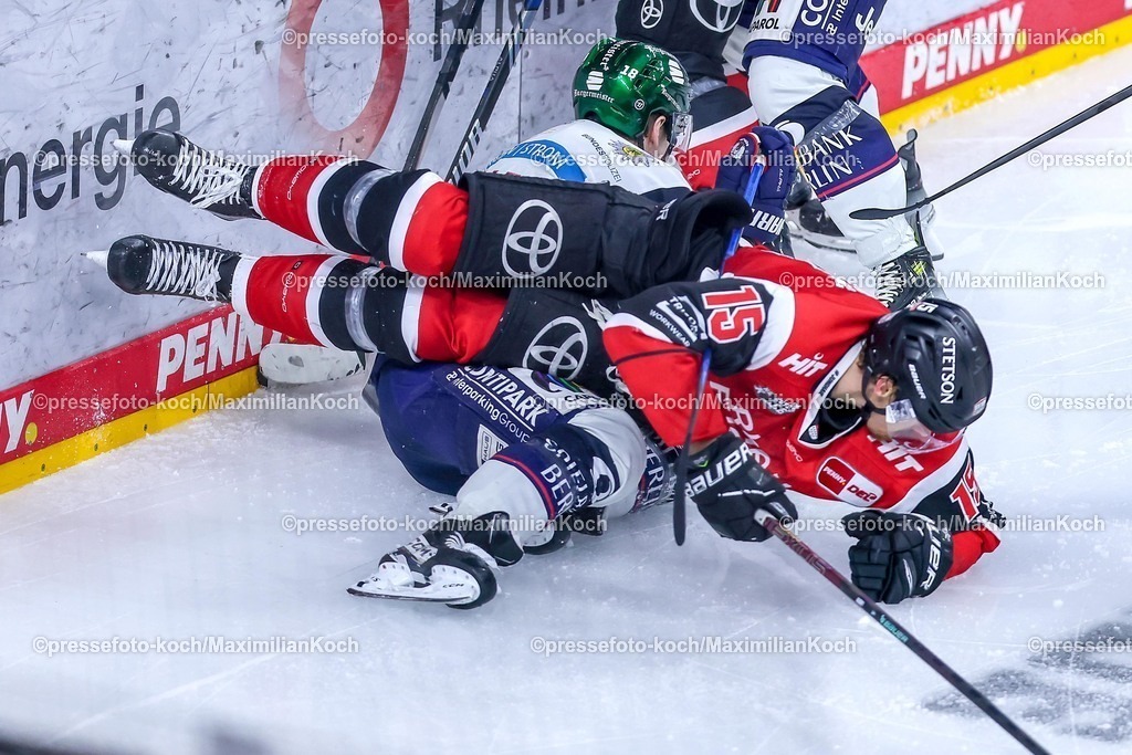 KEC20042601082 | 20.04.2026, Eishockey, DEL Halbfinale Play-Offs, Kölner Haie - Eisbären Berlin, Spiel 6, Lanxess-Arena Köln: Louis-Marc Aubry (Kölner Haie #15) liegt nach Zweikampf gegen  Jonas Müller (Eisbären Berlin #18) auf dem Eis 