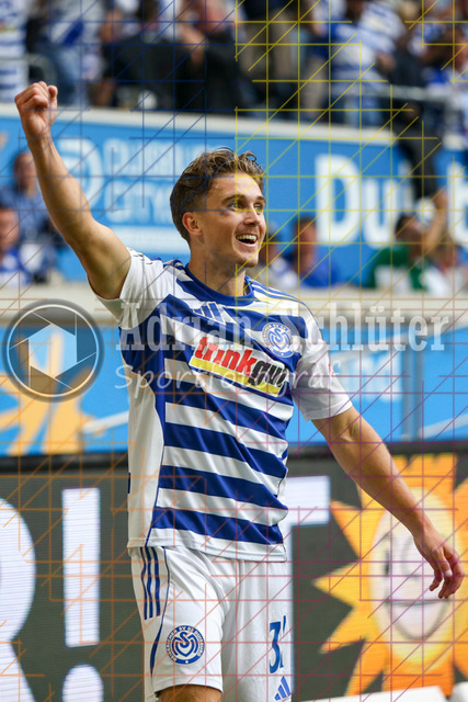 MSV Duisburg vs VfB Stuttgart II - 3. Liga | Duisburg, Deutschland, 02.08.25:   Patrick Sussek (MSV Duisburg) Torjubel, jubelt nach seinem Treffer zum 1:0 waehrend des Spiels der 3. Liga MSV Duisburg vs VfB Stuttgart II in der schauinsland-reisen-arena(Foto von Brauer-Fotoagentur / Adrian Schlueter)