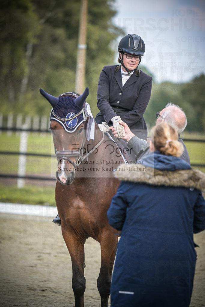 DOS_B770 | Entdecke hochwertige Reitturnierfotos von Foto Oger. Professionell, emotional und authentisch – jetzt Lieblingsmomente im Shop bestellen.Deutschlandweite Turnierfotografie. - Realisiert mit Pictrs.com