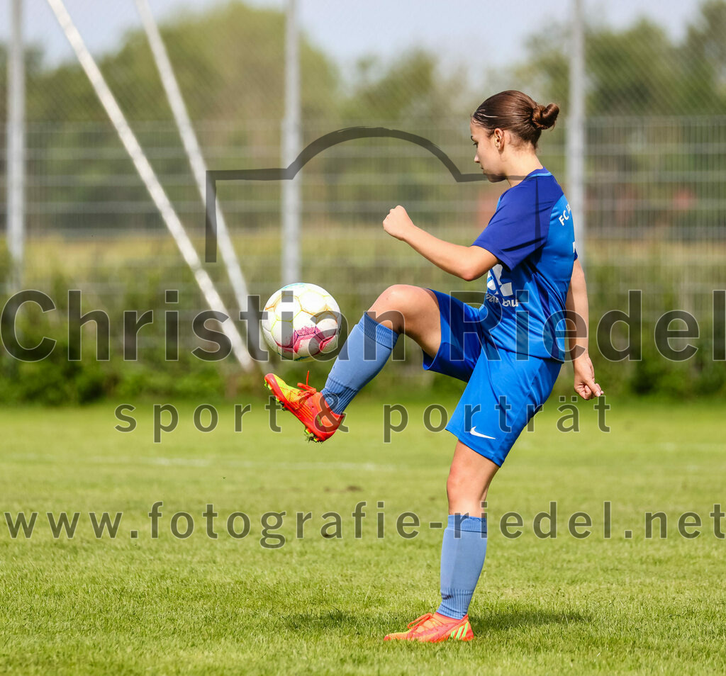 2023-09-03_058_Teamware_Cup_2023 | Oberding, Deutschland, 03.09.2023:
Fußball, TS Teamwear Cup 2023, Vorrunde, FC Schwaig gegen FC Langengeisling, Endergebnis: 

Foto: Christian Riedel / fotografie-riedel.net