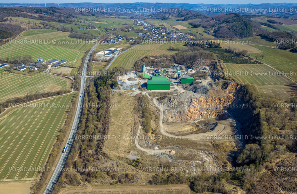 Sundern250304613 | Luftbild, Steinbruch Hilgenroth, Rudolf Hilgenroth Straßenbaustoffe, hinten Ortsteil Hellefeld, Sundern, Sauerland, Nordrhein-Westfalen, Deutschland