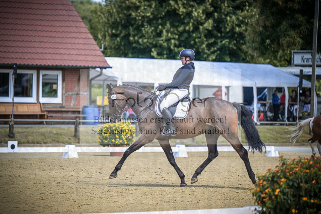 DOS_3401 | Entdecke hochwertige Reitturnierfotos von Foto Oger. Professionell, emotional und authentisch – jetzt Lieblingsmomente im Shop bestellen.Deutschlandweite Turnierfotografie. - Realisiert mit Pictrs.com