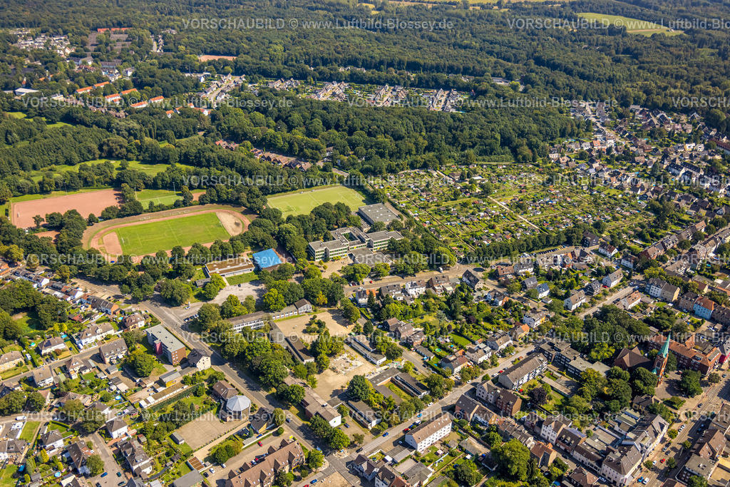 Gelsenkirchen240808562GE-Nord | Luftbild, Sportanlage Fußballstadion Oststraße Sportvereinigung Erle 1919 e.V., Gesamtschule Erle, KGV Kleingärtnerverein Buer-Erle e.V., Waldgebiet, Erle, Gelsenkirchen, Ruhrgebiet, Nordrhein-Westfalen, Deutschland