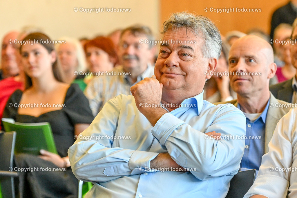 Landesversammlung der Gruenen Ooe 2023_ Zukunft ist unsere Staerke_ 21.10.2023-10 | 21.10.2023, Lentos Linz, AUT, Landesversammlung der Gruenen Ooe 2023, Zukunft ist unsere Staerke, im Bild Vizekanzler Werner Kogler (Die Gruenen, Vizekanzler, Kunst, Kultur, oeffentlichen Dienst und Sport)