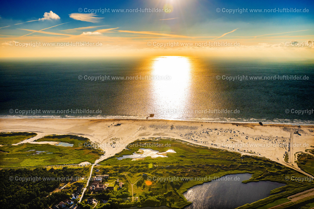 St. Peter-Ording_ELS_5615060822 | SANKT PETER-ORDING 06.08.2022 Sand- Strandlandschaft an der Meeres-Küste der Nordsee in Sankt Peter-Ording in Nordfriesland im Bundesland Schleswig-Holstein. Weiterführende Informationen bei: Tourismus-Zentrale St. Peter-Ording. // Sandy beach landscape on the sea coast of the North Sea in Sankt Peter-Ording in North Friesland in the state of Schleswig-Holstein. Further information at: Tourismus-Zentrale St. Peter-Ording. Foto: Martin Elsen