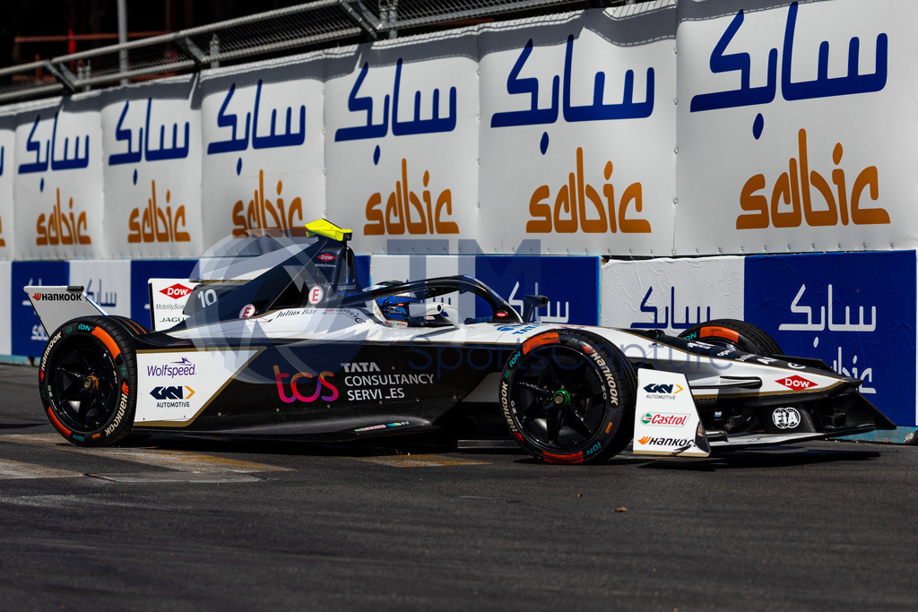 Trainproduction-20230716-0026 | ROME, ITALY,16.Jul.23 - MOTORSPORTS, FORMULA E - Hankook Rome E-Prix, Circuito Cittadino dell-EUR. Image shows Sam Bird (GBR / Jaguar).  Photo: Trainproduction / Matthias Trinkl