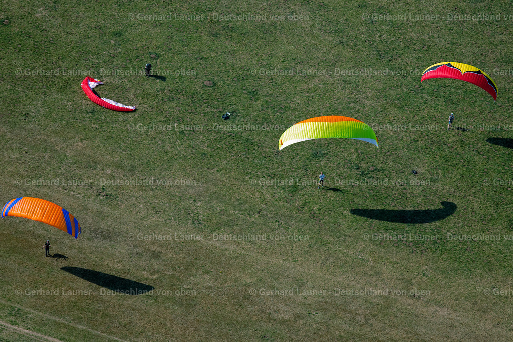 4025107 | Freizeitgestaltung, Paragliding im Landschaftspark Hachinger Tal, Neubiberg, München