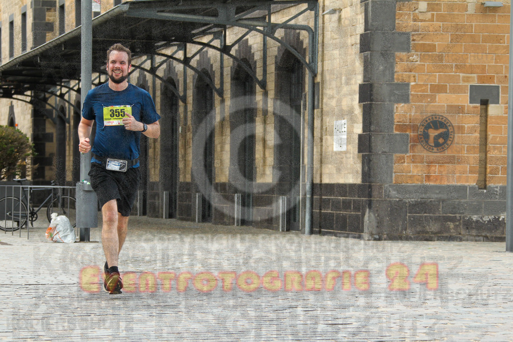 250920_1518_EV4_8417 | Sportfotografie im Rhein-Sieg Kreis, Köln, Bonn, NRW, Rheinland Pfalz, Hessen, etc. Unser Tätigkeitsfeld umfasst den Laufsport vom Volkslauf über den Marathon, Duathlon, Triathon bis zum Ultralauf wie Kölnpfad Ultra oder Schindertrail.