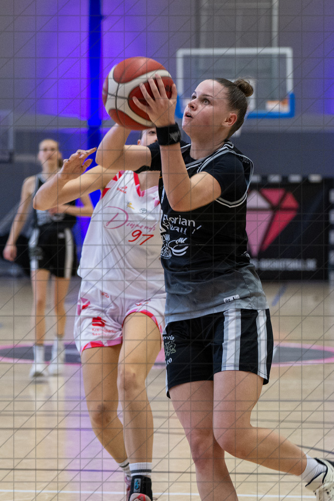 2. DBBL PlayOff 24/25 | 12.04.2025 | Dillingen Diamonds vs. BBC OS | 1/8-Finale, 2. Spiel  | 2. DBBL PlayOff 24/25 | 12.04.2025 | Dillingen Diamonds vs. BBC OS | 1/8-Finale, 2. Spiel  - - - - - CREDIT, www.bullenfotos.de, Martin König, Hörner Weg 40, D-49078 Osnabrück, +4917663732967, Nutzung und Weitergabe nur zu den vereinbarten Zwecken. Presseanfragen an Urheber. Alle Rechte beim Urheber. - - - - - - Realisiert mit Pictrs.com