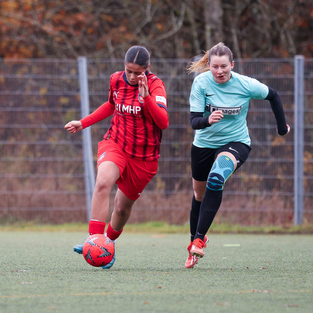 FCHWAS_251102_5424 | 1.FC Heidenheim 1846 II vs. SGM DJK-SV Wasseralfingen/Neuler, Fußball, Frauen, Bezirksliga, 2025/2026, 8. Spieltag, 02.11.2025 in Mergelstetten (Foto: Michael Bulling) - Realisiert mit Pictrs.com