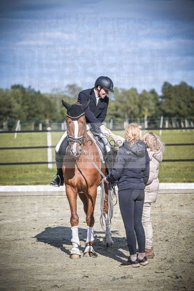 DOS_0049 | Entdecke hochwertige Reitturnierfotos von Foto Oger. Professionell, emotional und authentisch – jetzt Lieblingsmomente im Shop bestellen.Deutschlandweite Turnierfotografie. - Realisiert mit Pictrs.com