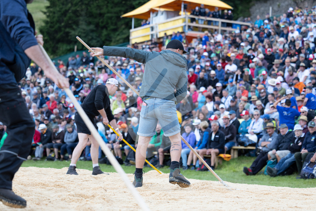 Rigi2025_0244 | Die Schwinger des Schwyzer Kantonalen Schwingerverbandes: Fotos, die Dynamik und Leidenschaft festhalten, sowie emotionale Momente aus dem traditionellen Schwingsport zeigen. - Realisiert mit Pictrs.com