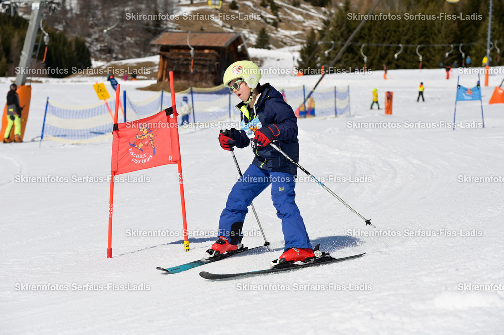 SRF_27.02.2026_691 | Skirennfotos,Serfaus,Fiss,Ladis,Kinderskirennen,Winter,Tirol,Oberland,skirace,SFL,feelfree,weil wir's genießen,ski,Ski,skifahren,Sonnenplateau, - Realisiert mit Pictrs.com
