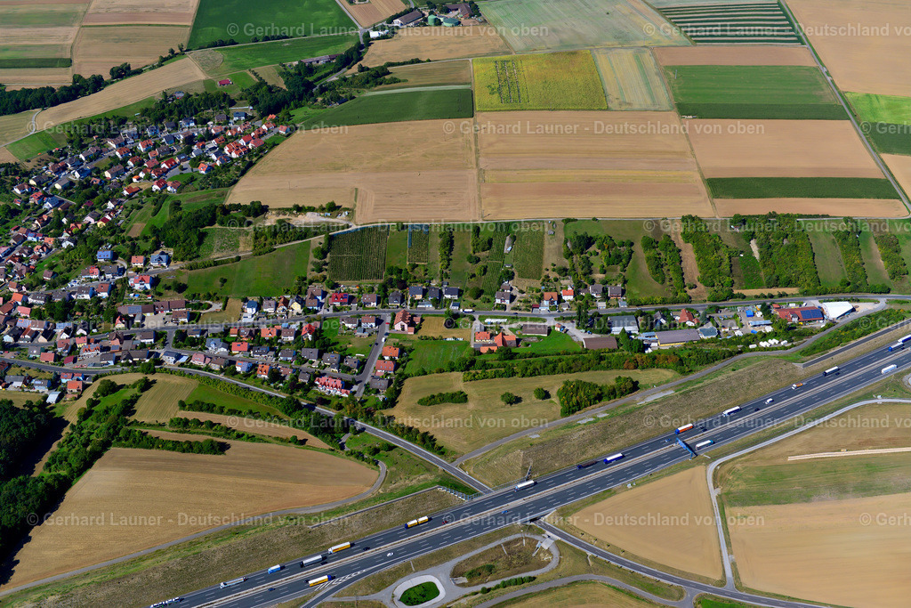 3650305 | THEILHEIM 31.08.2016 Ortskern am Rande von Weinbergen und Winzer- Gütern im Weinbaugebiet in Theilheim im Bundesland Bayern, Deutschland // Town center on the edge of vineyards and wineries in the wine-growing area in Theilheim in the state Bavaria, Germany Foto: Gerhard Launer