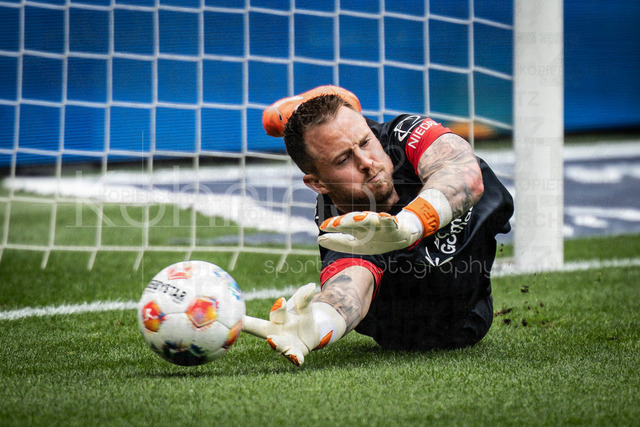 German Bundesliga, Bayer 04 Leverkusen vs. Hamburger SV, 16.05.2026 | LEVERKUSEN, GERMANY - MAY 16, 2026 : Keeper Mark Flekken (Bayer 04 Leverkusen, 1) during the warm-up before the German Bundesliga match on gameday 34 between Bayer 04 Leverkusen vs. Hamburger SV at BayArena on May 16, 2026 in Leverkusen, Germany. DFL REGULATIONS PROHIBIT ANY USE OF PHOTOGRAPHS AS IMAGE SEQUENCES AND/OR QUASI-VIDEO.