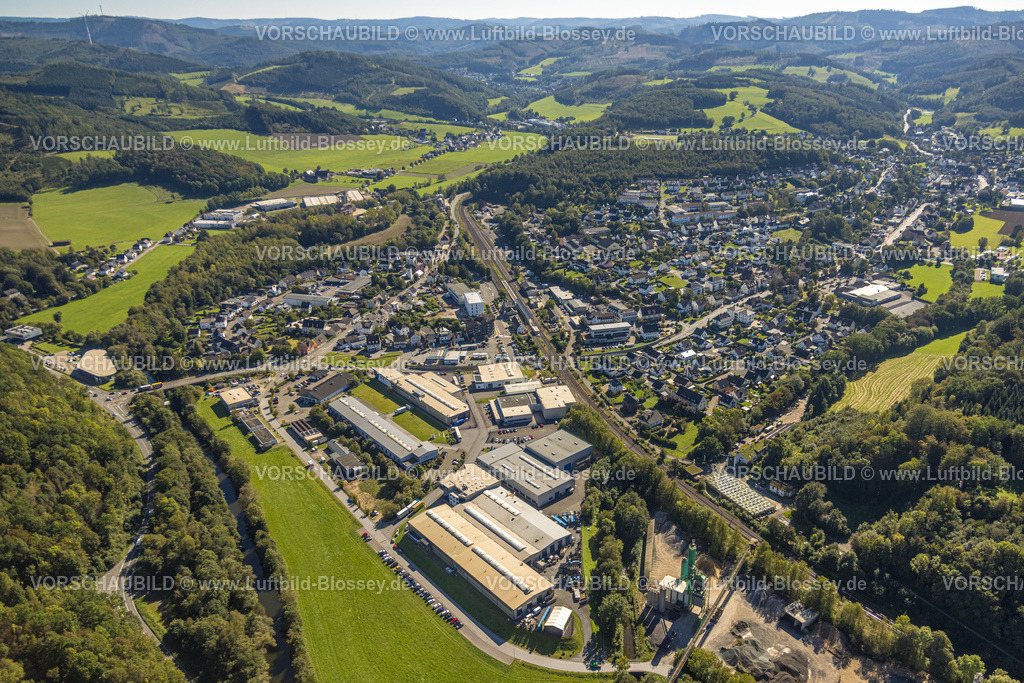 Lennestadt230909540Grevernbrueck | Luftbild, Ortsansicht und Gewerbegebiet Industriestraße, An der Chemischen, Grevenbrück, Lennestadt, Sauerland, Nordrhein-Westfalen, Deutschland