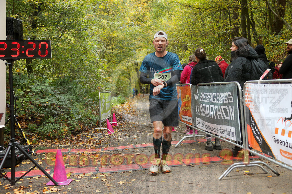 251026_1225_EX1_0321 | Sportfotografie im Rhein-Sieg Kreis, Köln, Bonn, NRW, Rheinland Pfalz, Hessen, etc. Unser Tätigkeitsfeld umfasst den Laufsport vom Volkslauf über den Marathon, Duathlon, Triathon bis zum Ultralauf wie Kölnpfad Ultra oder Schindertrail.