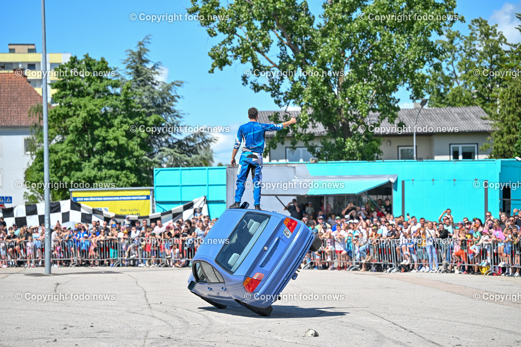 Linz_ Autostunt_ Monstertruck_ Show_ 20.05.2024-11 | 20.05.2024, Linz, AUT, Stuntshow, im Bild Linz, Autostunt, Monstertruck, Show, Schrottauto, Stuntman, Motor, Artistik, Ueberschlag, Feuershow, Zuschauer